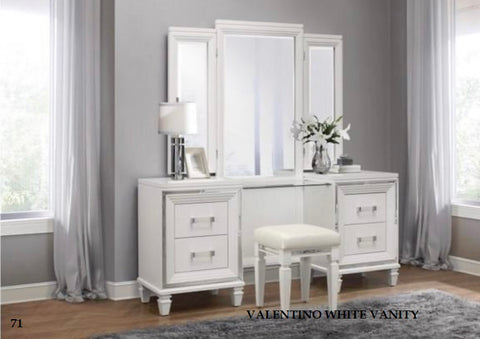 VALENTINO - A VANITY WITH 3 MIRRORS